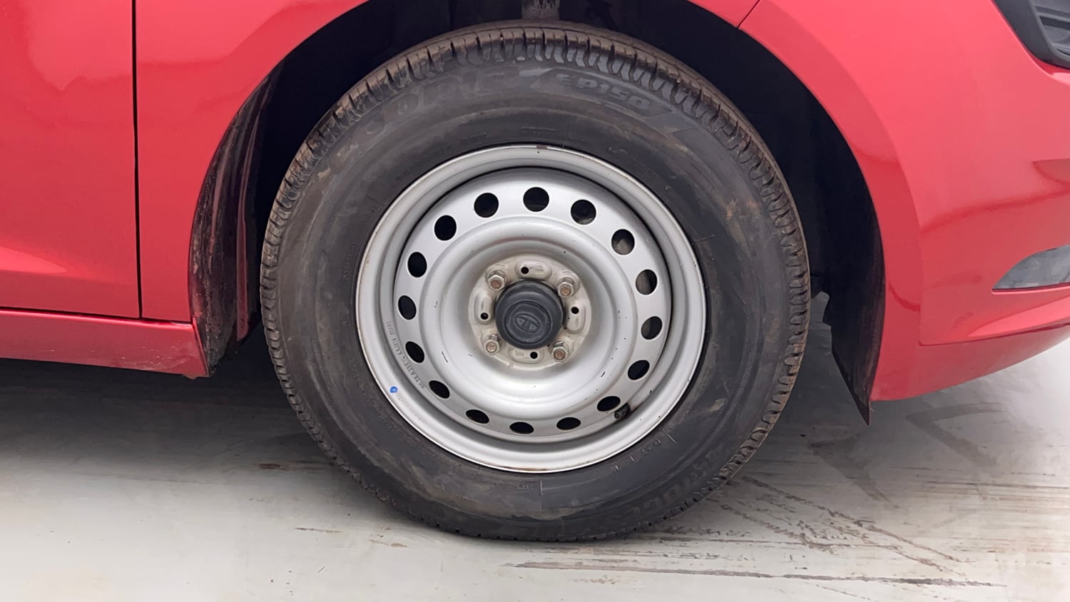 Used 2020 Tata Altroz XE Petrol Petrol Manual tyres RIGHT FRONT TYRE RIM VIEW