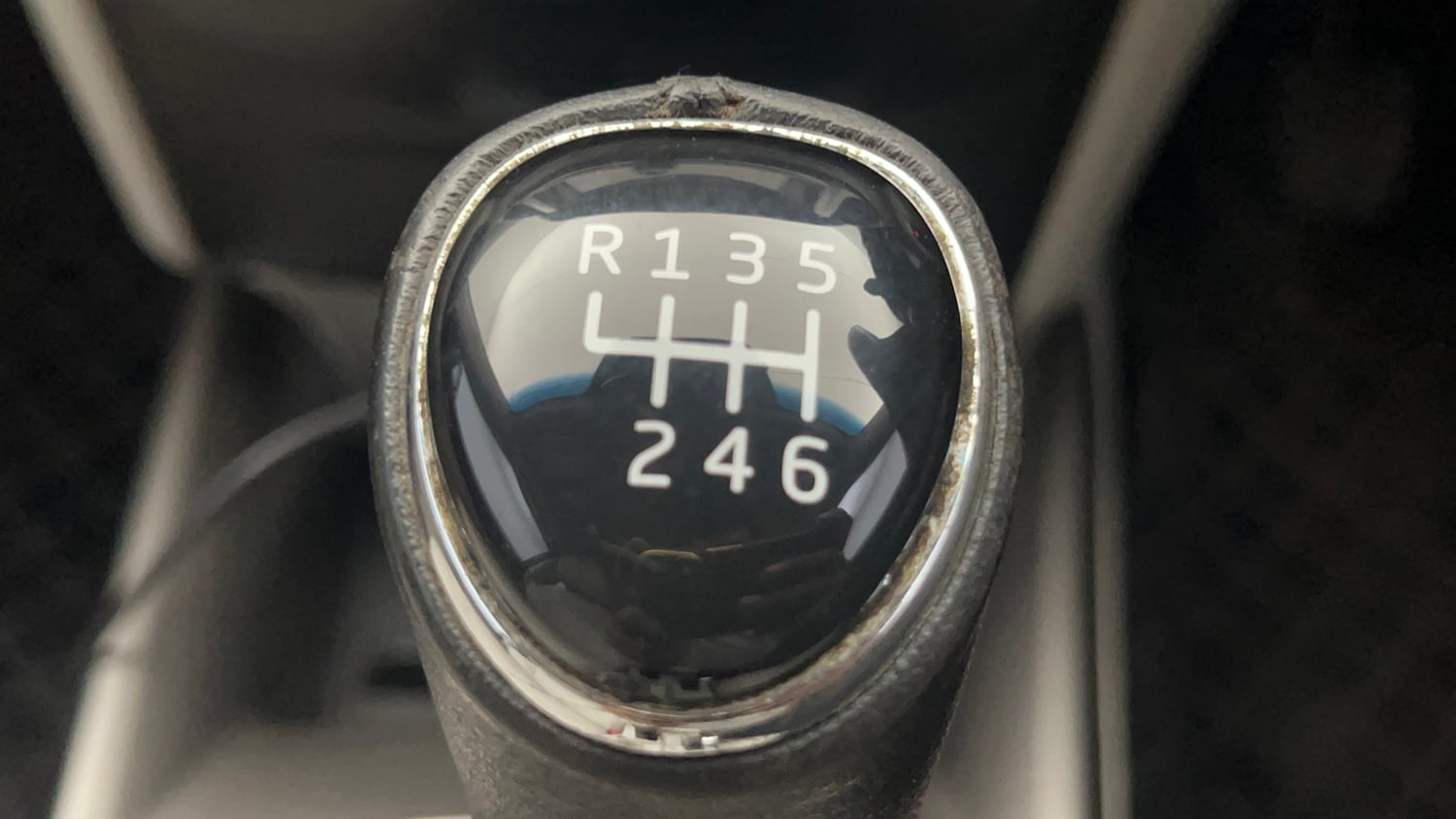 Used 2022 Mahindra XUV 300 W8 (O) 1.2 Petrol Petrol Manual interior GEAR  KNOB VIEW