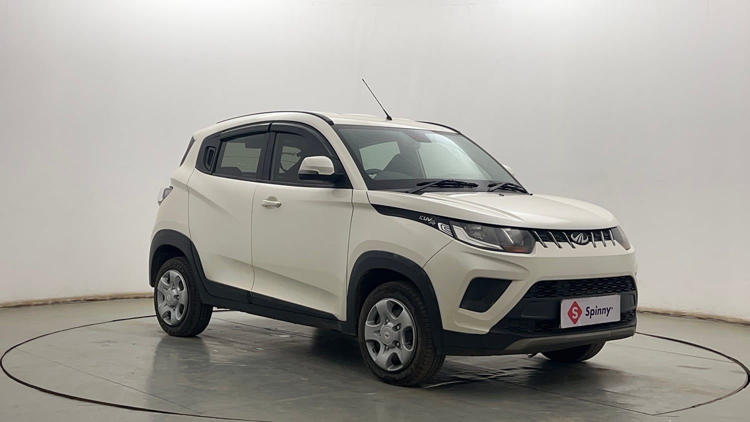 Used 2018 Mahindra KUV100 NXT K6 Plus 6 STR Petrol Manual exterior RIGHT FRONT CORNER VIEW