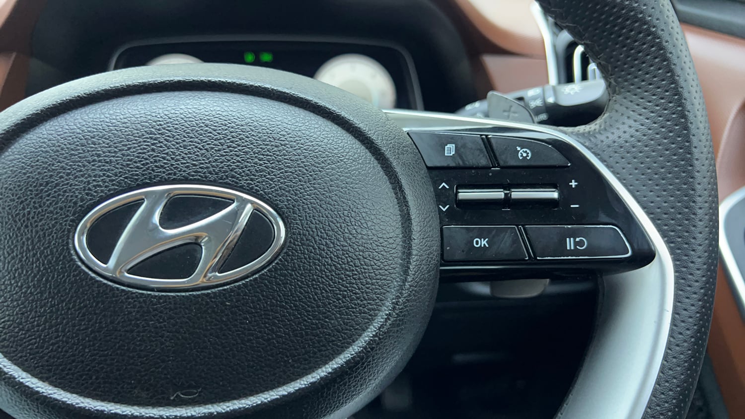 Used 2022 Hyundai Alcazar Signature (O) 7 Seater 1.5 Diesel AT Diesel Automatic top_features Cruise control