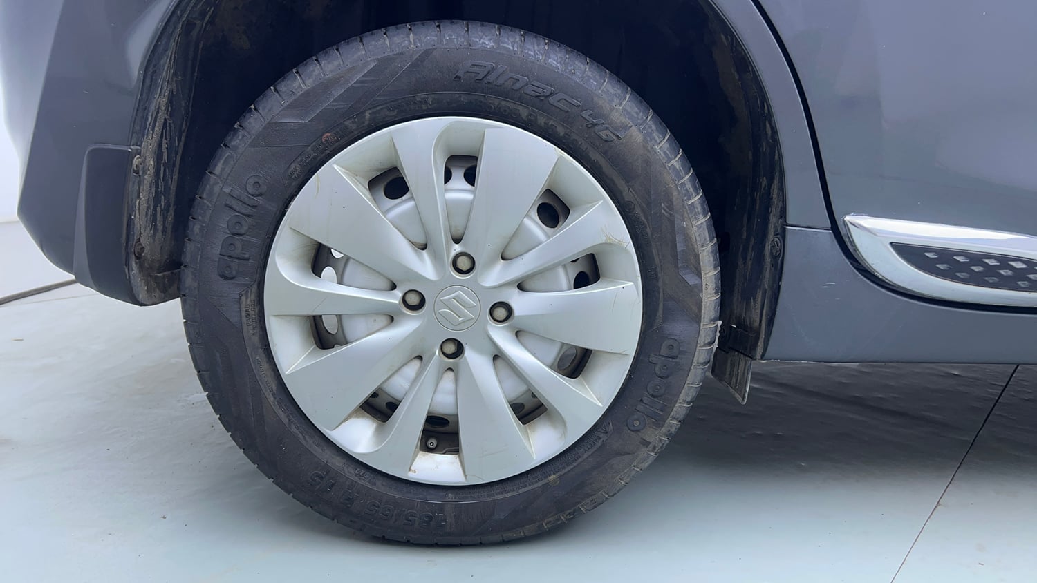 Used 2022 Maruti Suzuki Baleno Sigma MT Petrol Manual tyres RIGHT REAR TYRE RIM VIEW
