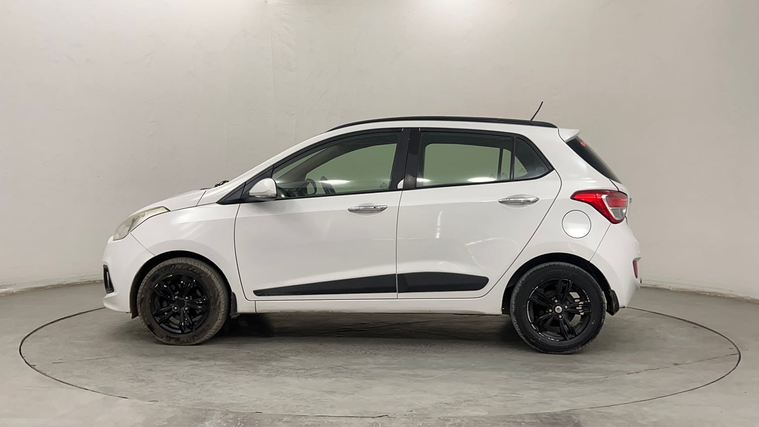 Used 2015 Hyundai Grand i10 Sportz AT 1.2 Kappa VTVT Petrol Automatic exterior LEFT SIDE VIEW