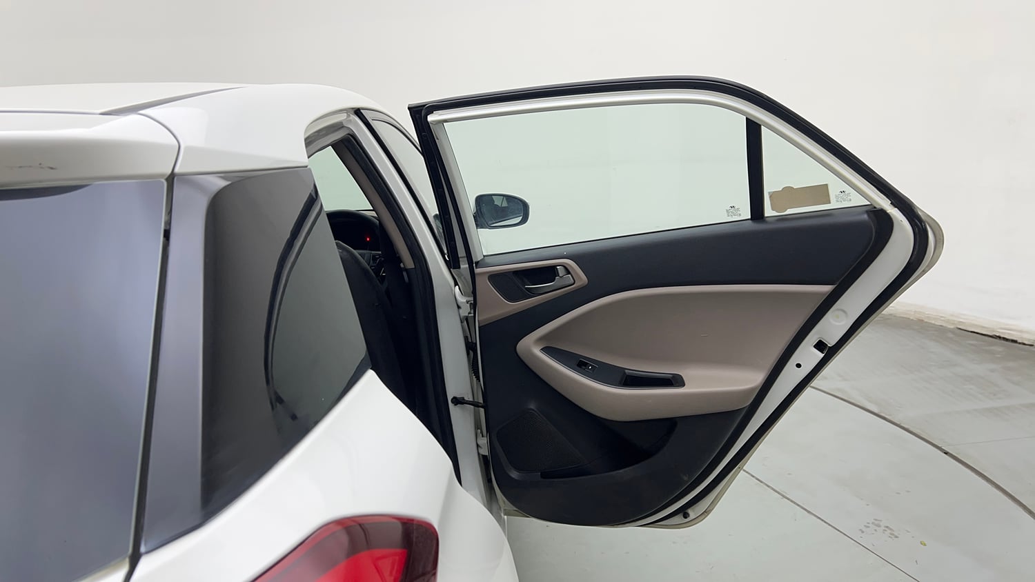 Used 2016 Hyundai Elite i20 Sportz 1.2 Petrol Manual interior RIGHT REAR DOOR OPEN VIEW