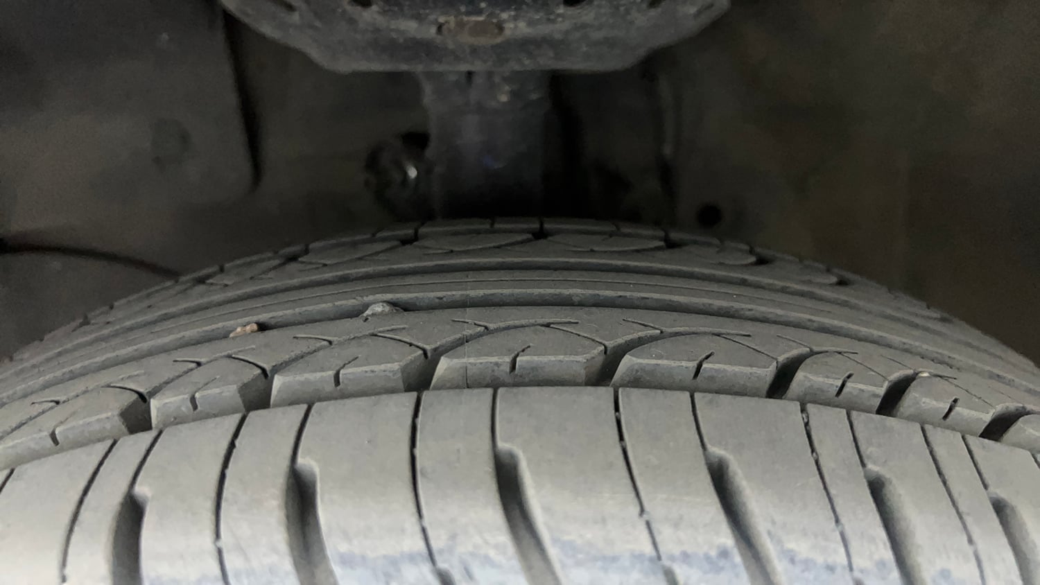 Used 2018 Honda Amaze 1.5 SX i-DTEC Diesel Manual tyres LEFT FRONT TYRE TREAD VIEW