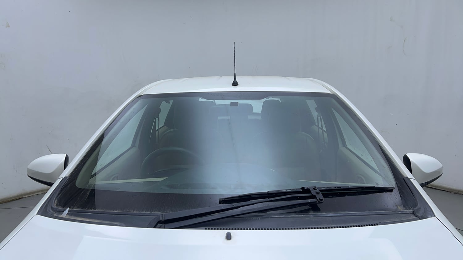 Used 2017 Toyota Etios Liva GXD Diesel Manual exterior FRONT WINDSHIELD VIEW