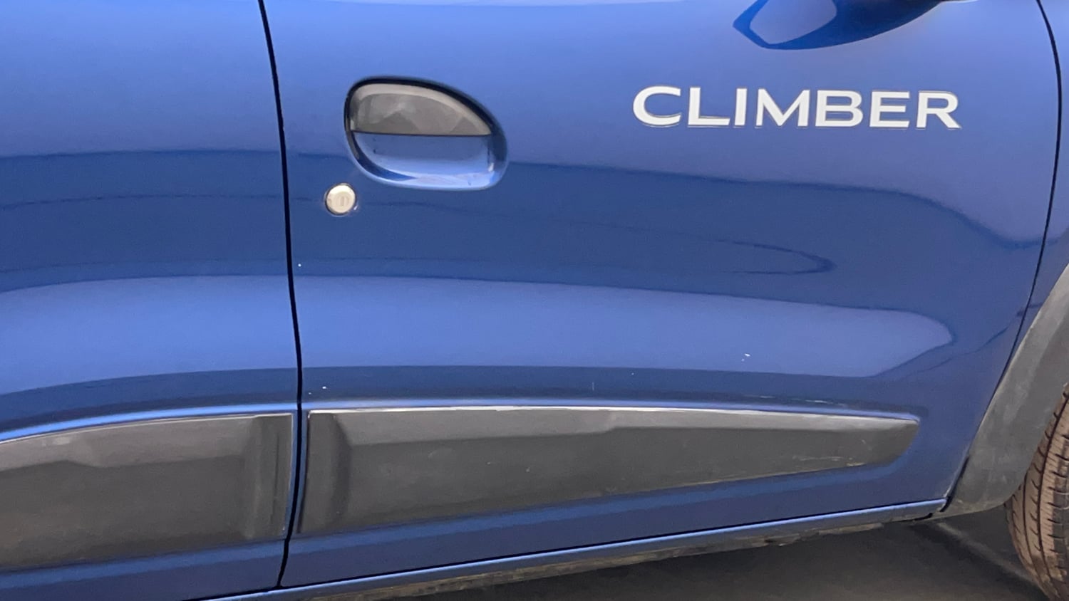 Used 2018 Renault Kwid CLIMBER 1.0 Petrol Manual dents MINOR SCRATCH