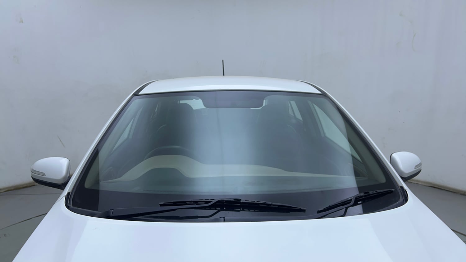 Used 2016 Hyundai Elite i20 Asta 1.4 CRDI Diesel Manual exterior FRONT WINDSHIELD VIEW