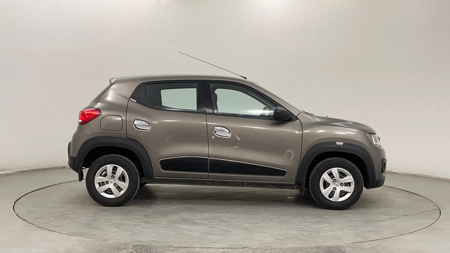 Used 2019 Renault Kwid RXL Petrol Manual exterior RIGHT SIDE VIEW