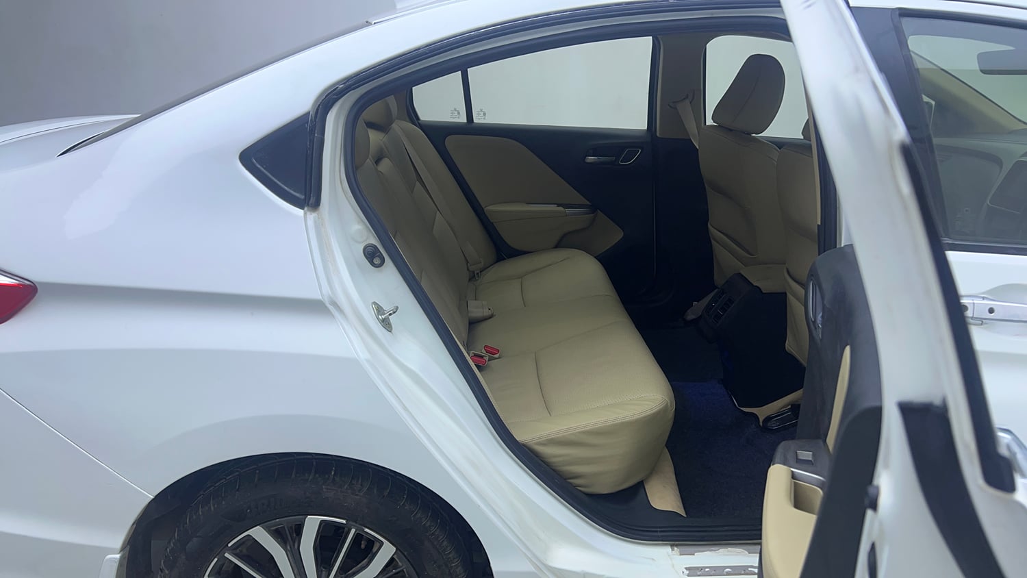 Used 2020 Honda City ZX CVT Petrol Petrol Automatic interior RIGHT SIDE REAR DOOR CABIN VIEW
