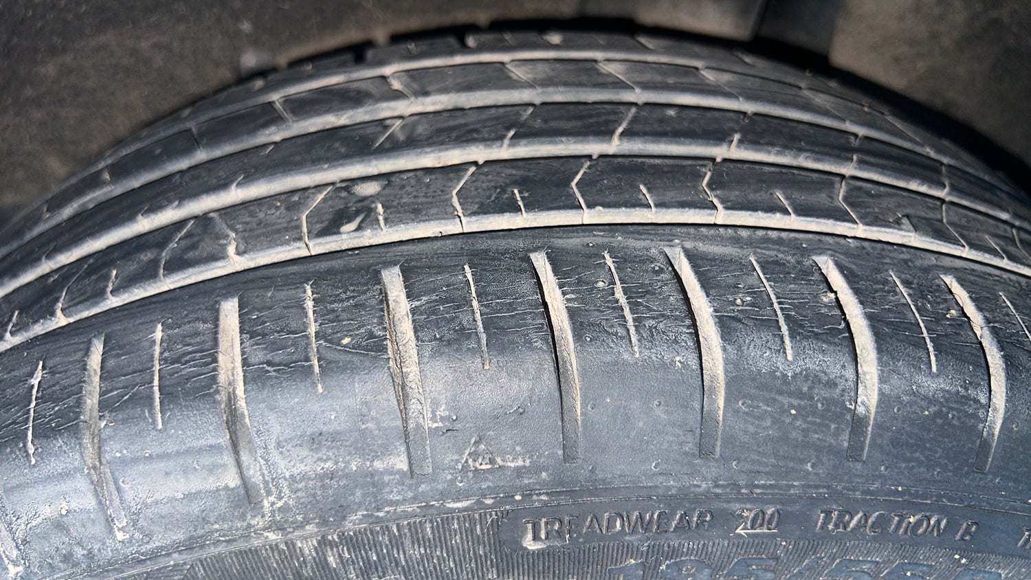 Used 2017 Maruti Suzuki Baleno Zeta 1.2 Petrol Manual tyres LEFT REAR TYRE TREAD VIEW