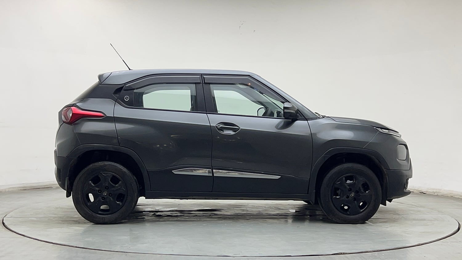 Used 2024 Tata Punch Accomplished iCNG Cng Manual exterior RIGHT SIDE VIEW