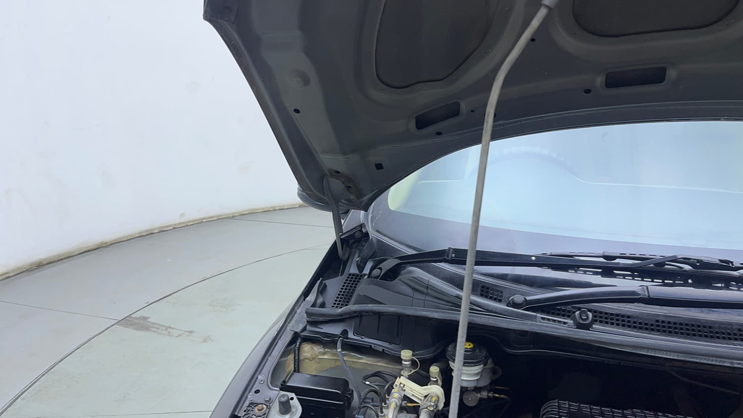 Used 2017 Honda City ZX CVT Petrol Petrol Automatic engine ENGINE RIGHT SIDE HINGE & APRON VIEW