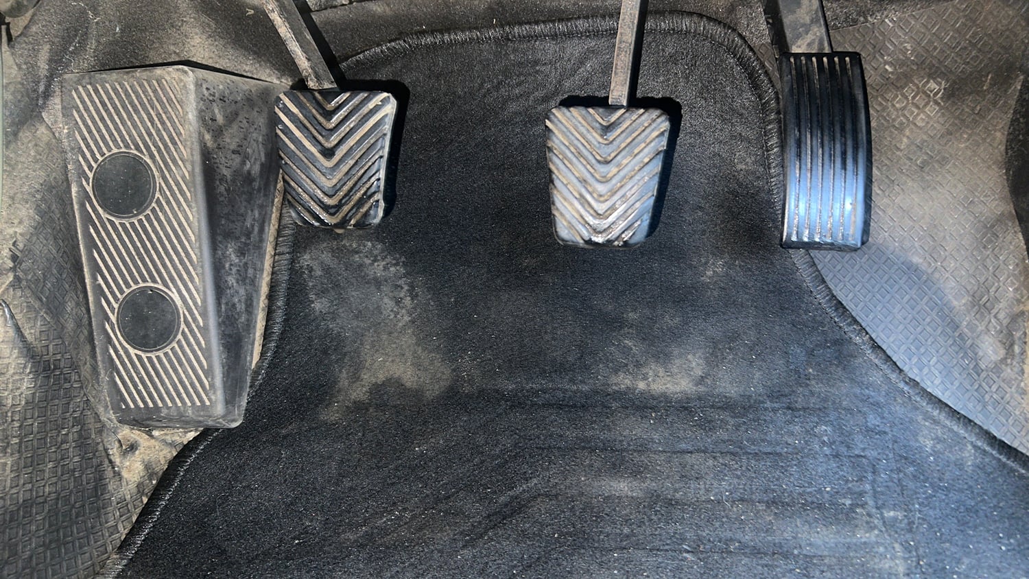 Used 2015 Hyundai Verna 1.4 VTVT Petrol Manual interior PEDALS VIEW