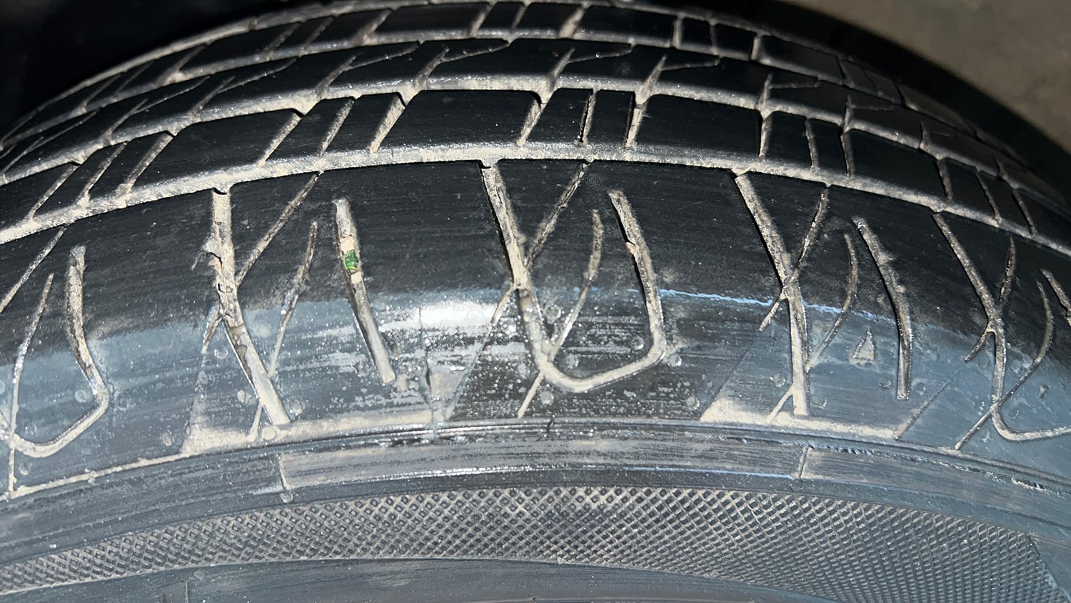 Used 2022 Kia Carens Prestige Plus 1.4 Petrol MT 7 STR Petrol Manual tyres LEFT FRONT TYRE TREAD VIEW