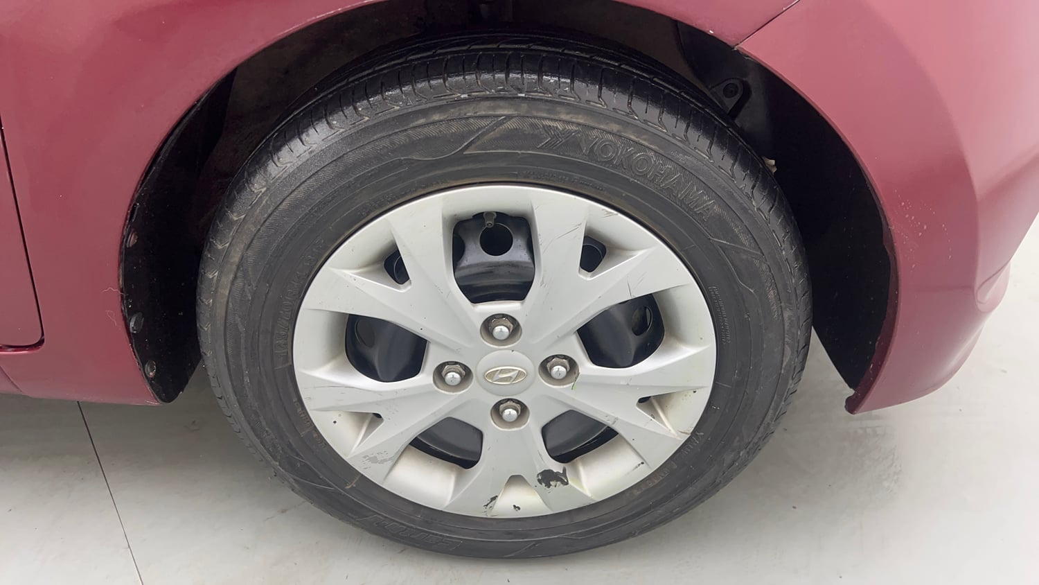 Used 2015 Hyundai Grand i10 Sportz 1.2 Kappa VTVT Petrol Manual tyres RIGHT FRONT TYRE RIM VIEW