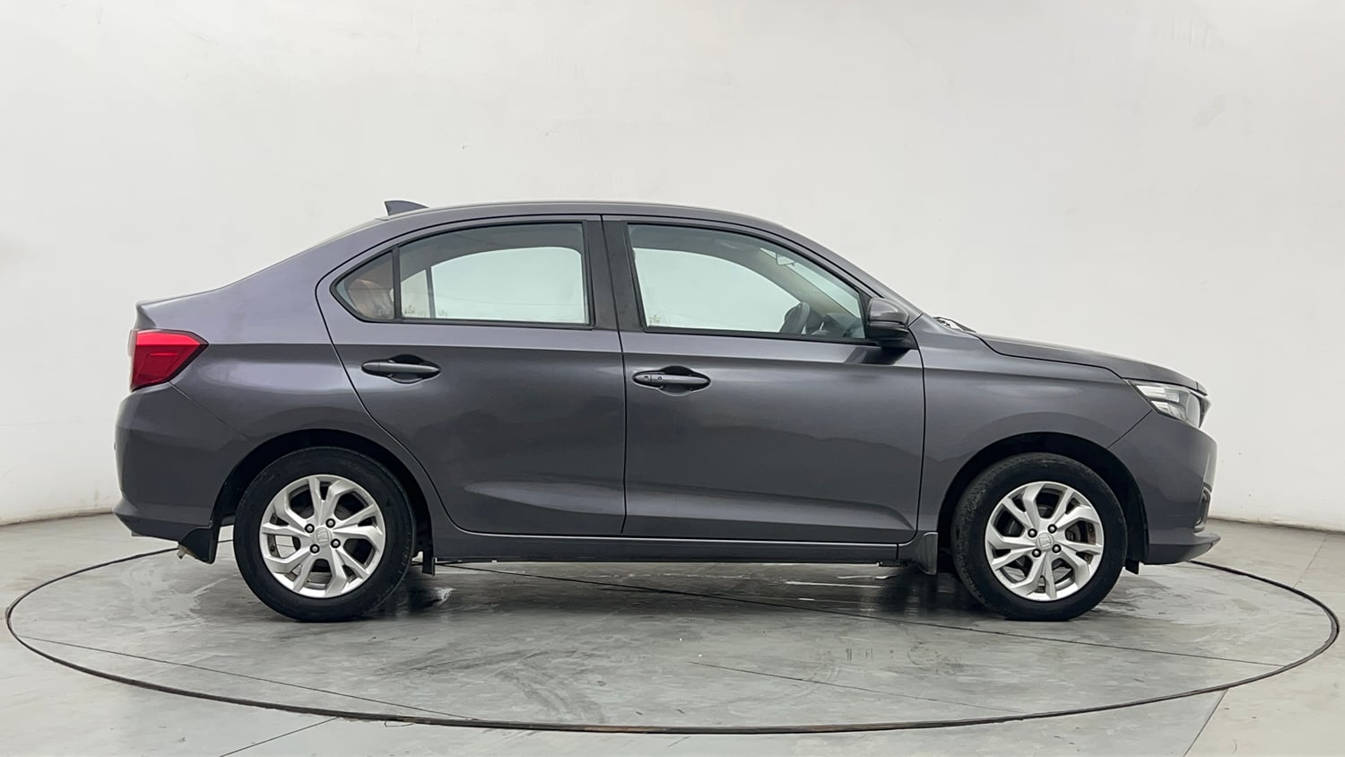 Used 2019 Honda Amaze 1.2 V CVT Petrol Petrol Automatic exterior RIGHT SIDE VIEW