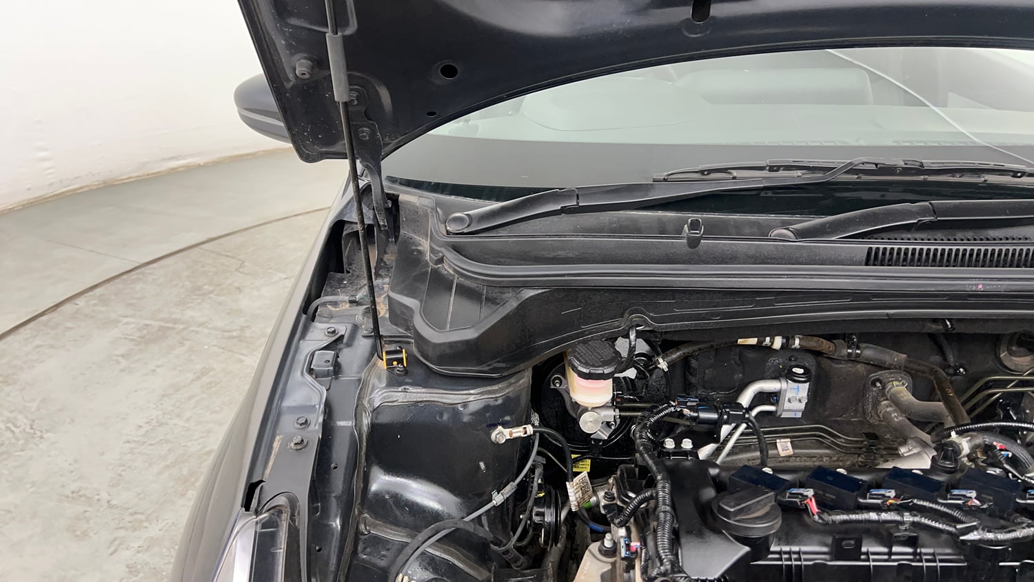 Used 2024 Hyundai New i20 Asta (O) 1.2 IVT Petrol Automatic engine ENGINE RIGHT SIDE HINGE & APRON VIEW