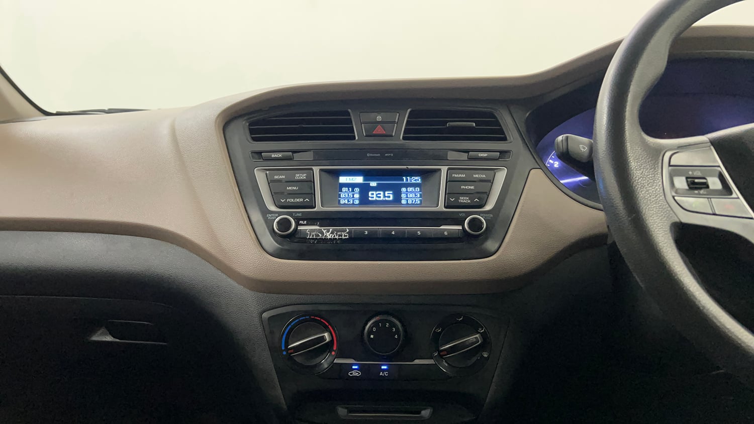 Used 2016 Hyundai Elite i20 Magna 1.2 Petrol Manual interior MUSIC SYSTEM & AC CONTROL VIEW
