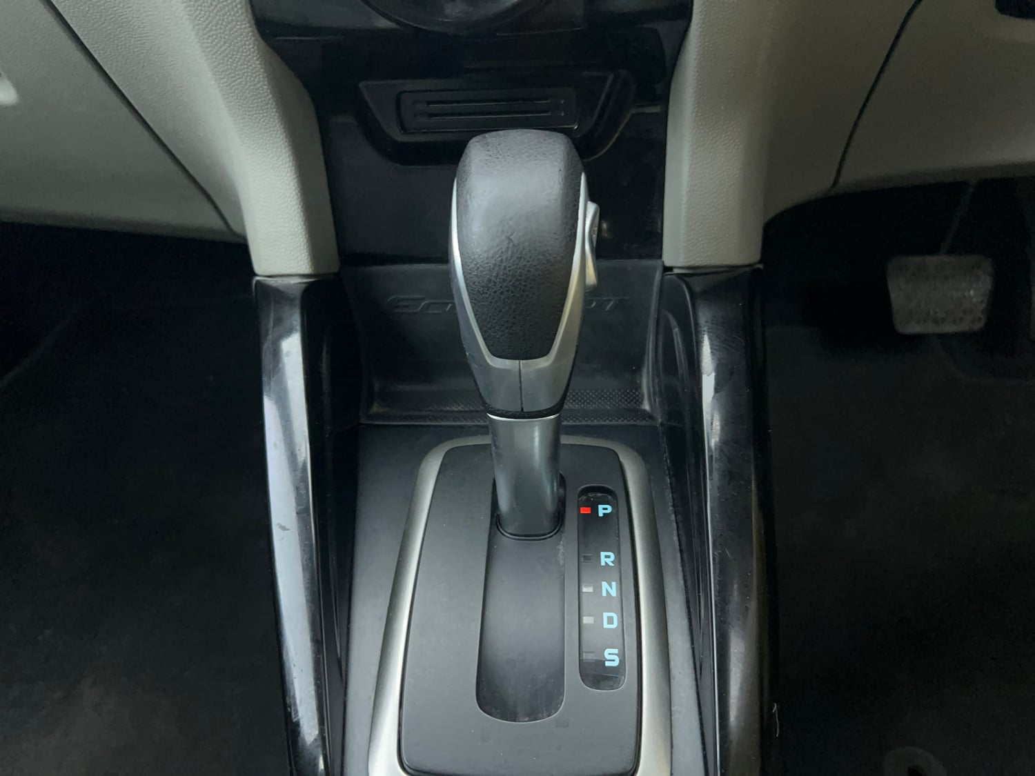 Used 2017 Ford EcoSport Titanium 1.5L Ti-VCT AT Petrol Automatic interior GEAR  KNOB VIEW