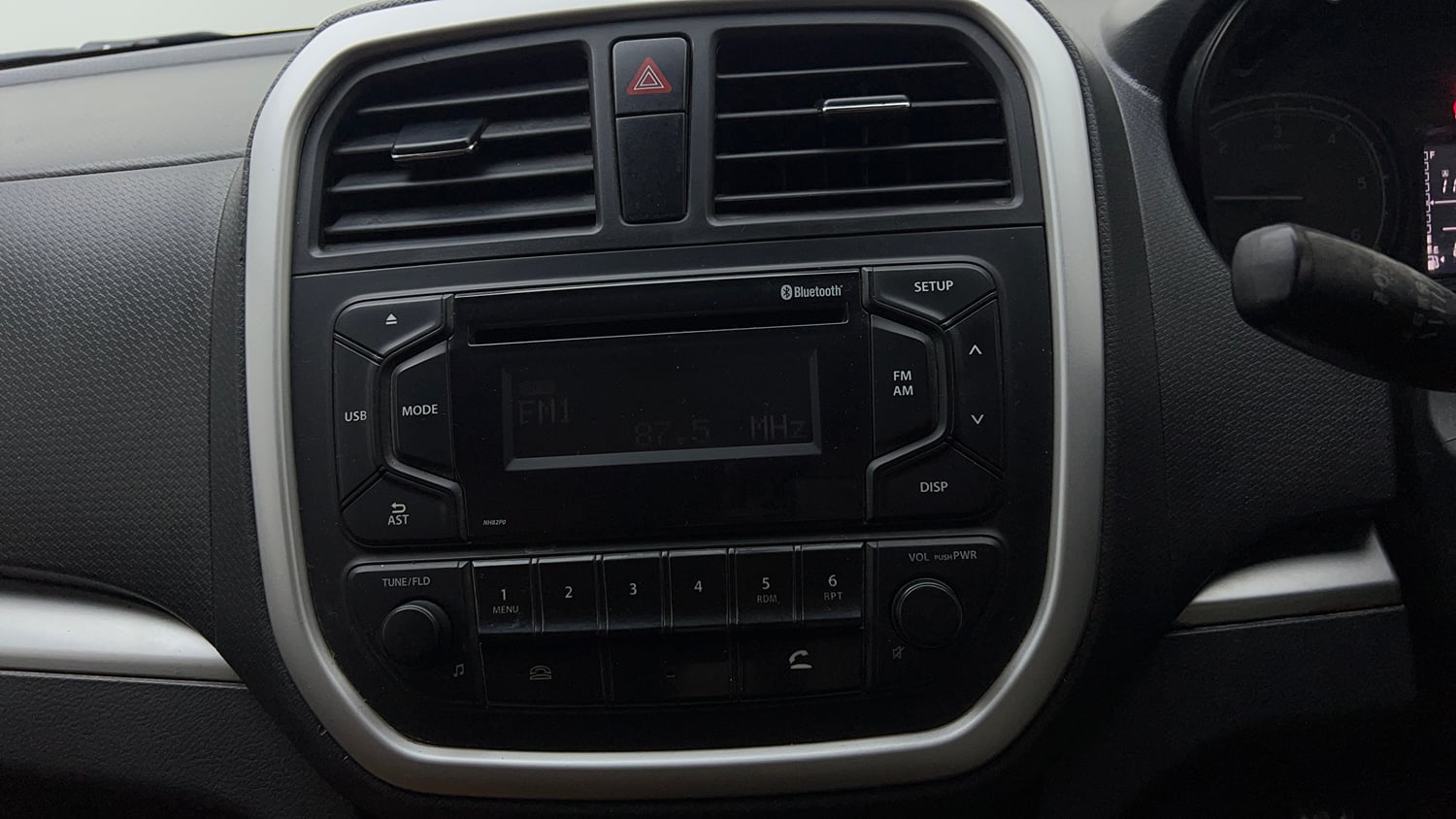 Used 2018 Maruti Suzuki Vitara Brezza [2016-2020] LDi Diesel Manual top_features Integrated (in-dash) music system
