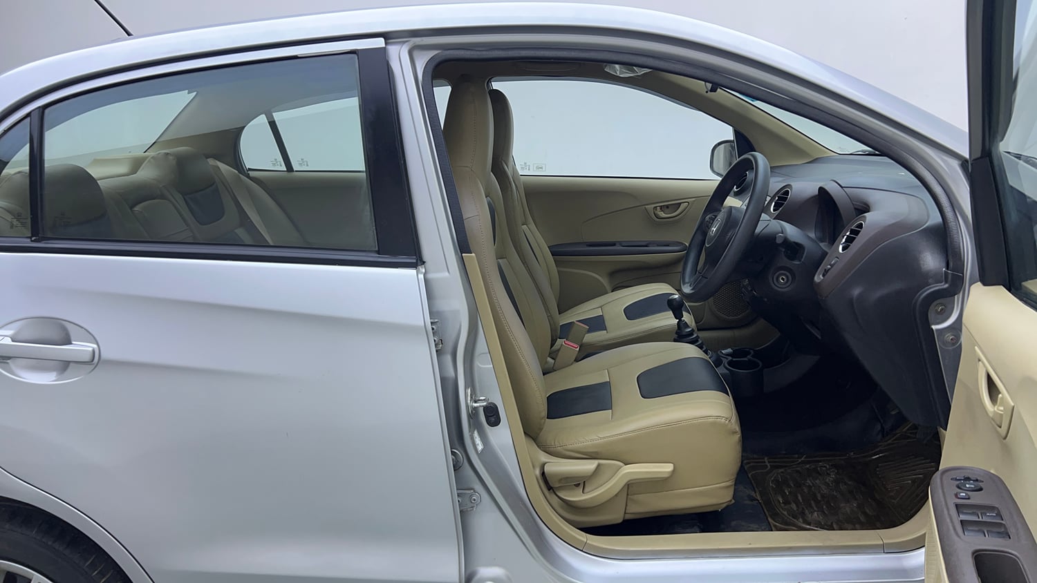 Used 2013 Honda Amaze 1.2 S i-VTEC Petrol Manual interior RIGHT SIDE FRONT DOOR CABIN VIEW