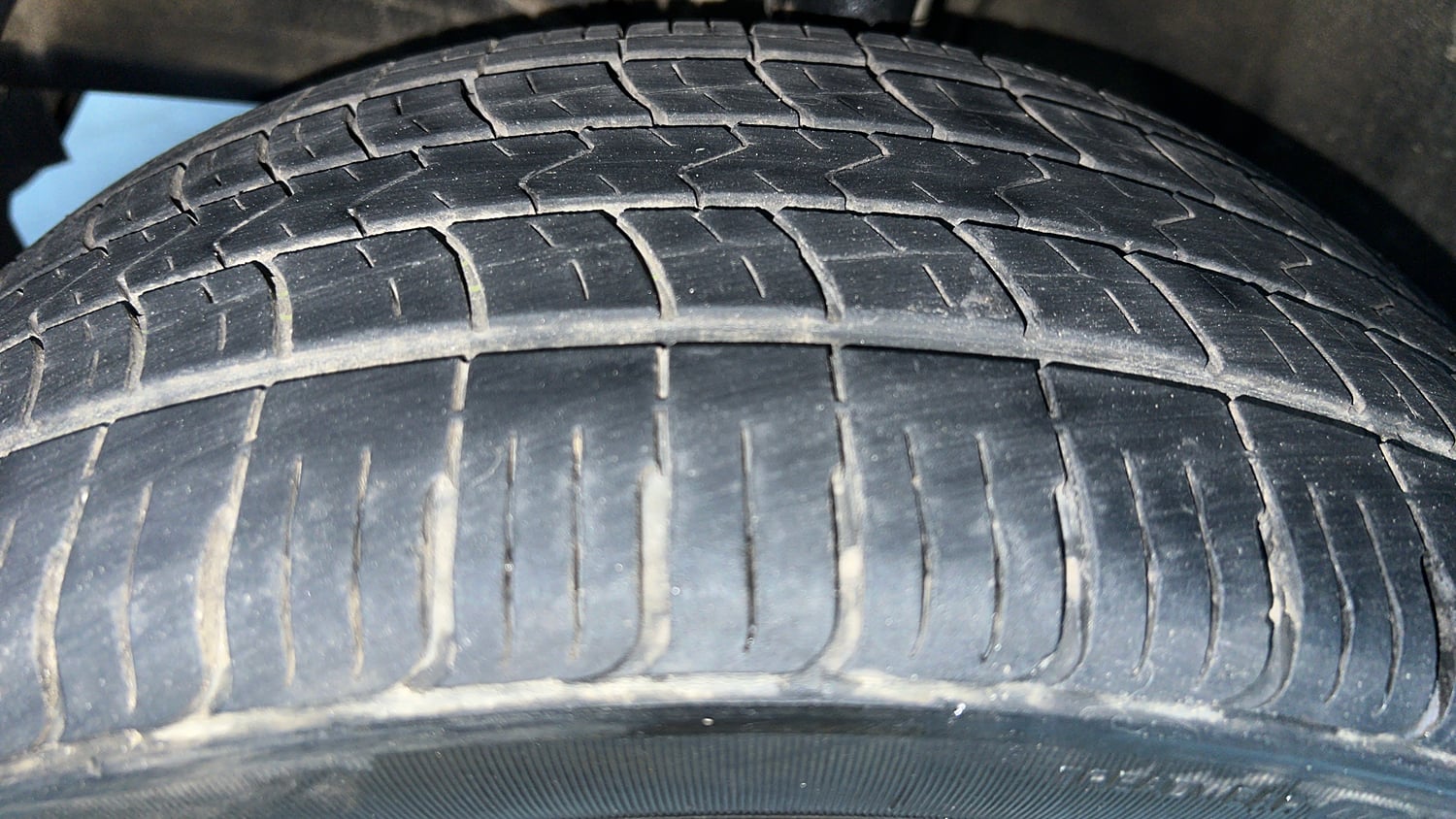 Used 2015 Maruti Suzuki Baleno Zeta 1.2 Petrol Manual tyres LEFT FRONT TYRE TREAD VIEW