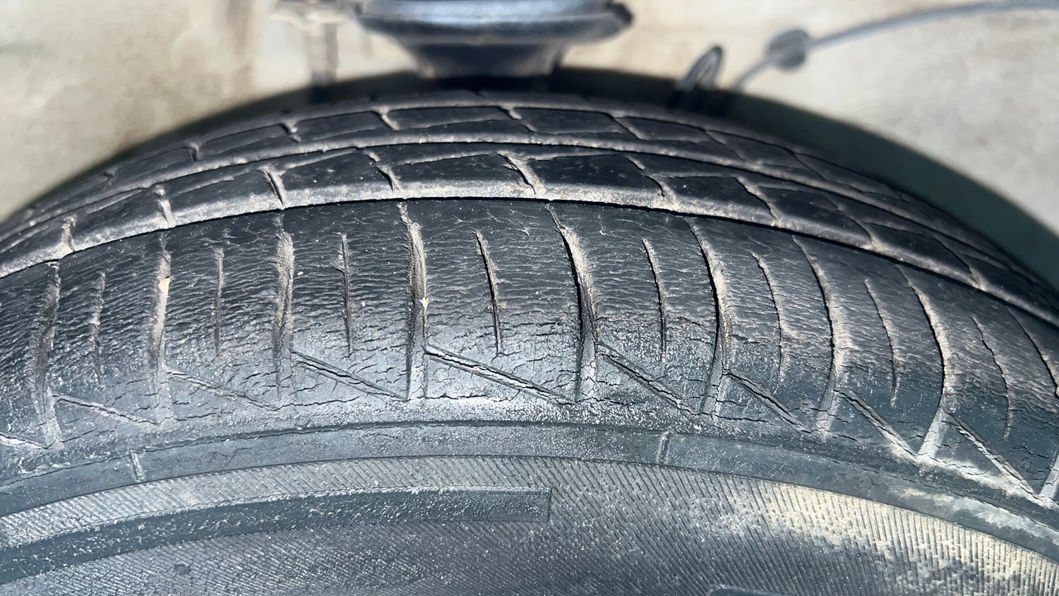 Used 2021 Maruti Suzuki Alto 800 LXi Petrol Manual tyres RIGHT FRONT TYRE TREAD VIEW