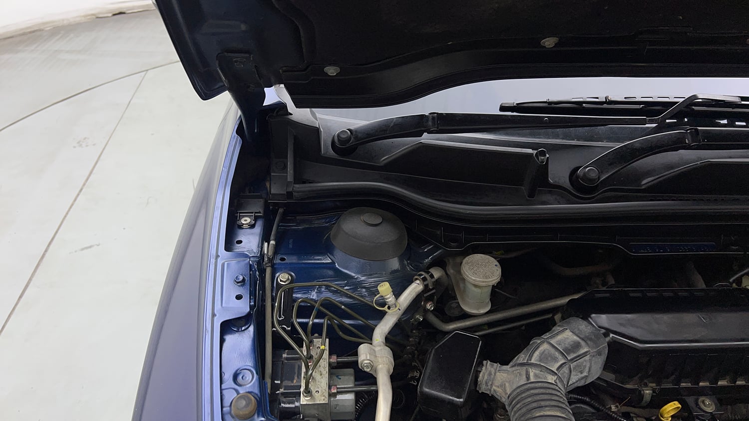 Used 2021 Maruti Suzuki S-Cross Alpha AT Petrol Automatic engine ENGINE RIGHT SIDE HINGE & APRON VIEW