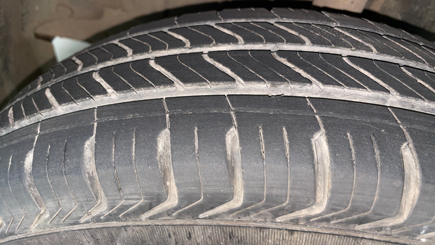 Used 2019 Renault Kwid 1.0 RXT AMT Opt Petrol Automatic tyres LEFT FRONT TYRE TREAD VIEW