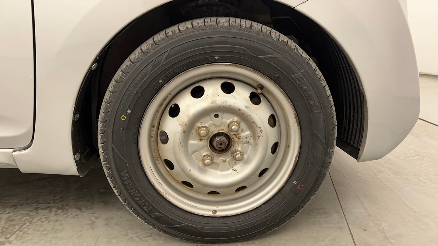 Used 2018 Hyundai Eon Era + Petrol Manual tyres RIGHT FRONT TYRE RIM VIEW
