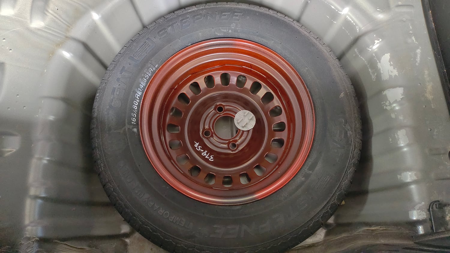 Used 2024 Renault Kiger RXE Petrol Manual tyres SPARE TYRE VIEW