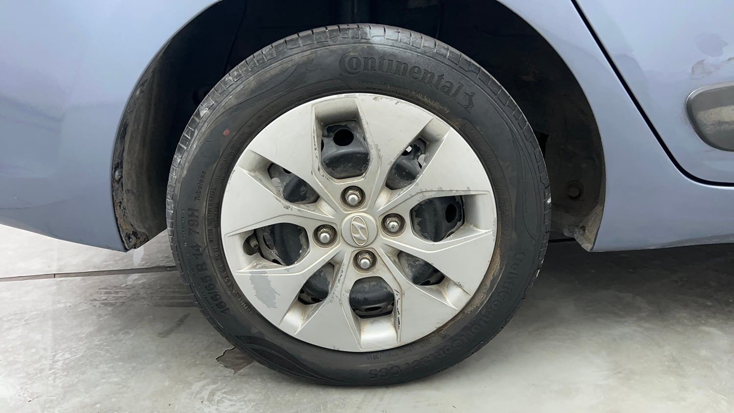 Used 2015 Hyundai Xcent S 1.2 Petrol Manual tyres RIGHT REAR TYRE RIM VIEW