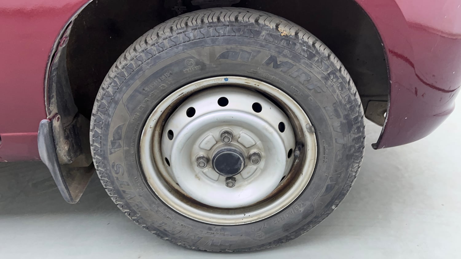 Used 2012 Maruti Suzuki Alto LXi BS-IV Petrol Manual tyres RIGHT FRONT TYRE RIM VIEW