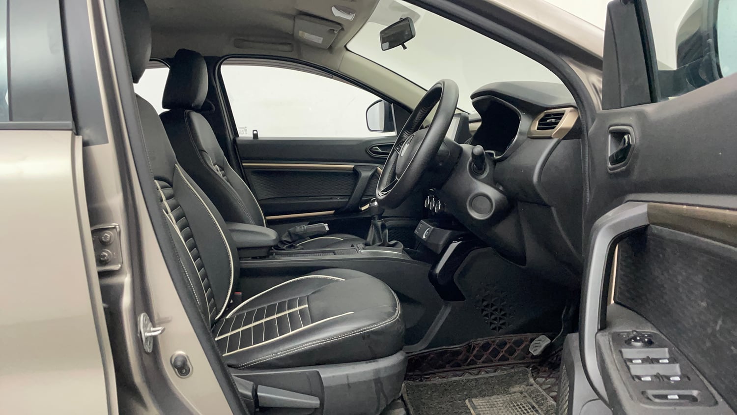 Used 2021 Renault Kiger RXT 1.0 Turbo MT Petrol Manual interior RIGHT SIDE FRONT DOOR CABIN VIEW