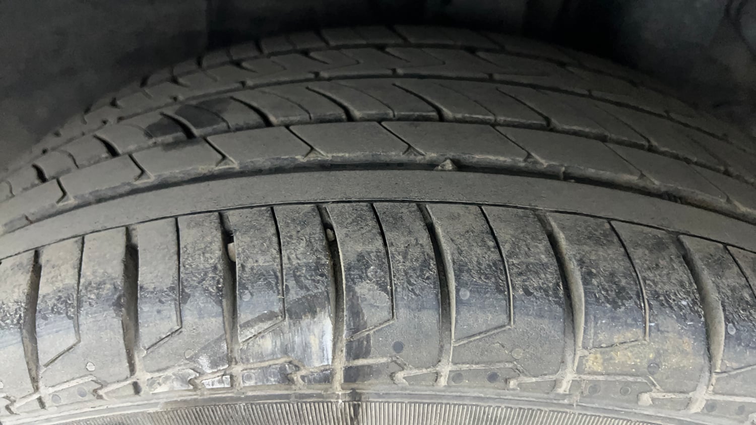 Used 2016 Hyundai Elite i20 Asta 1.4 CRDI Diesel Manual tyres LEFT REAR TYRE TREAD VIEW