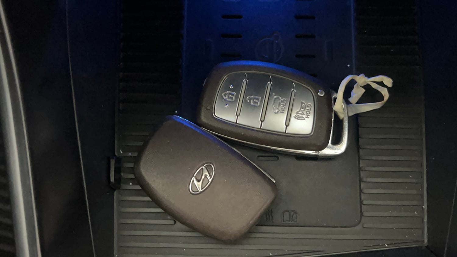 Used 2020 Hyundai New i20 Asta (O) 1.0 Turbo DCT Petrol Automatic extra CAR KEY VIEW
