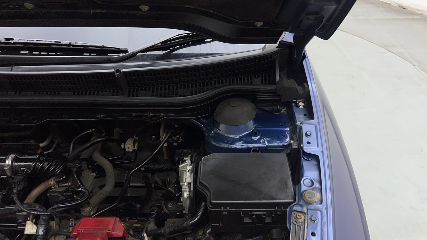 Used 2021 Maruti Suzuki S-Cross Alpha AT Petrol Automatic engine ENGINE LEFT SIDE HINGE & APRON VIEW