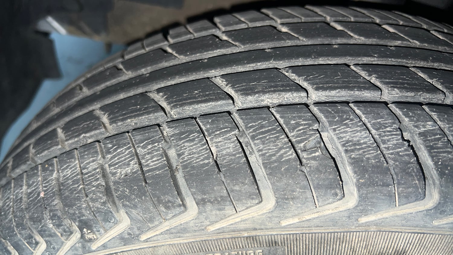 Used 2019 Renault Kwid RXL Petrol Manual tyres LEFT FRONT TYRE TREAD VIEW