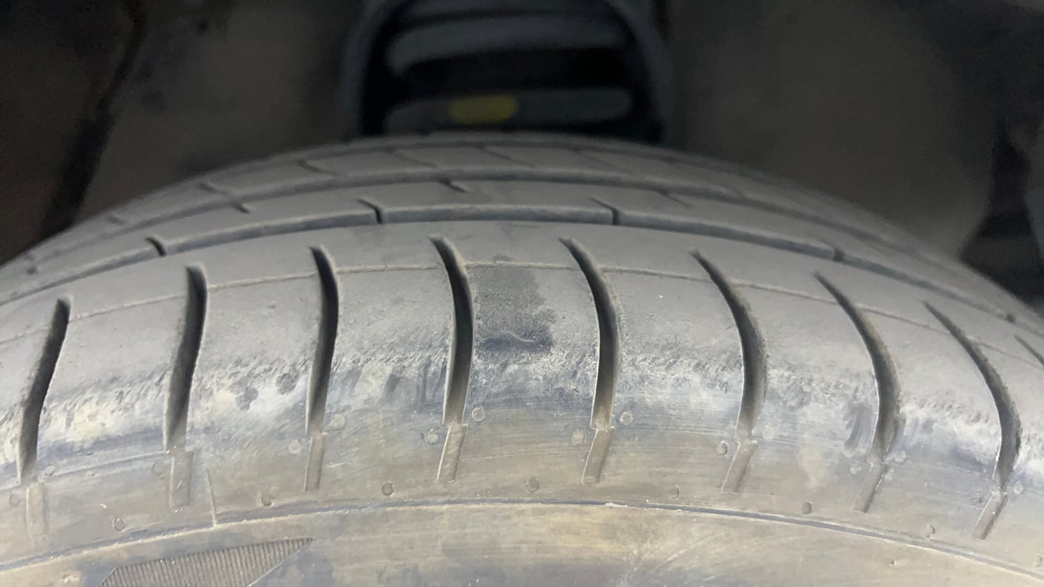 Used 2016 Toyota Innova Crysta 2.4 G 7 STR Diesel Manual tyres RIGHT FRONT TYRE TREAD VIEW