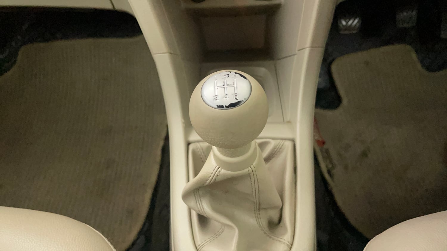 Used 2016 Maruti Suzuki Swift Dzire ZDI Diesel Manual interior GEAR  KNOB VIEW