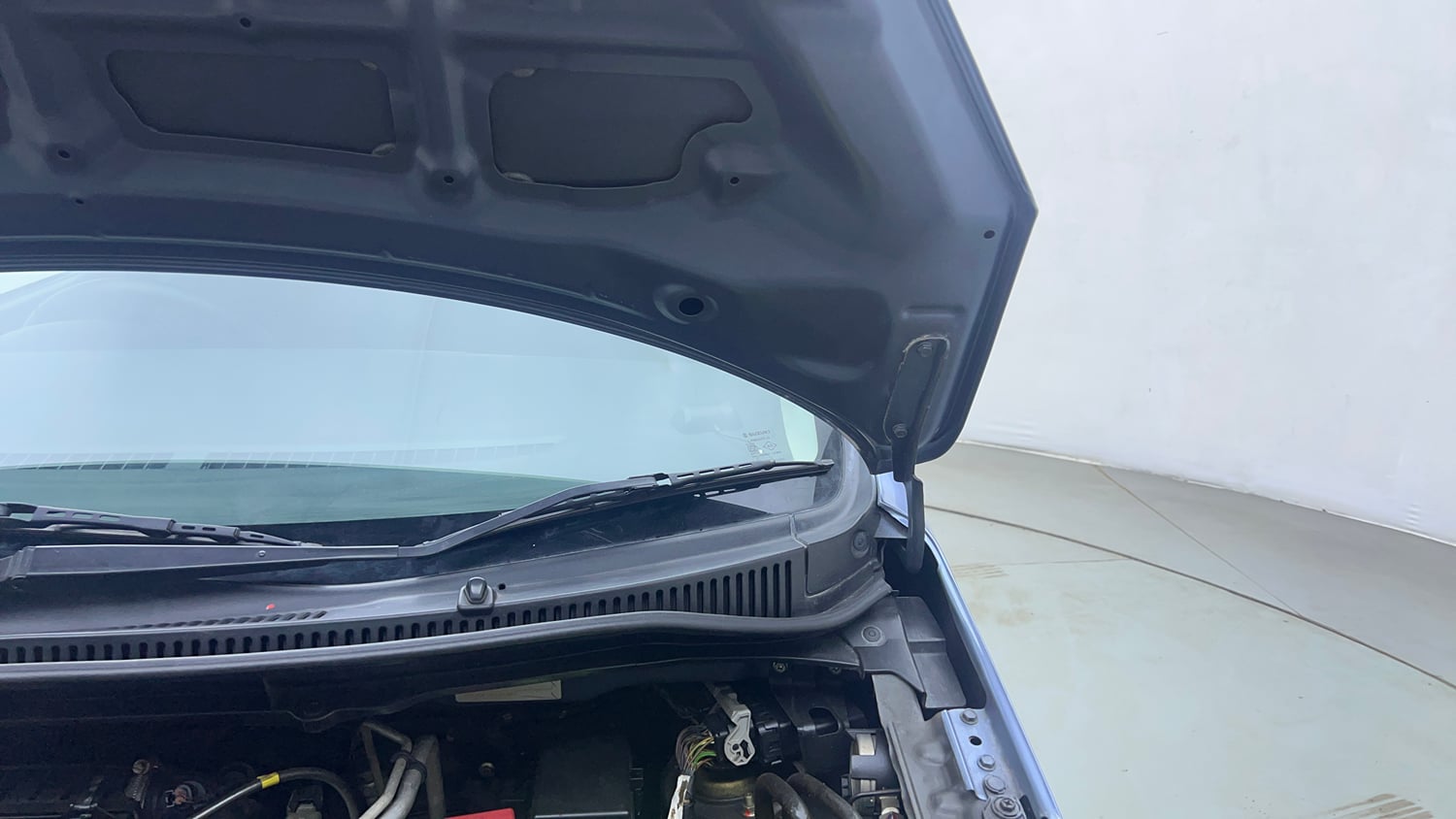 Used 2018 Maruti Suzuki Wagon R LXI CNG Cng Manual engine ENGINE LEFT SIDE HINGE & APRON VIEW