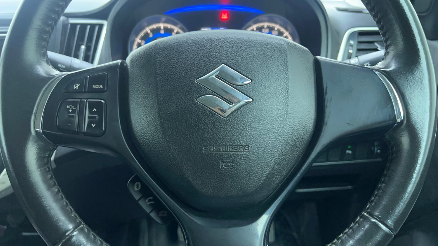 Used 2017 Maruti Suzuki Baleno Zeta 1.2 Petrol Manual top_features Airbags