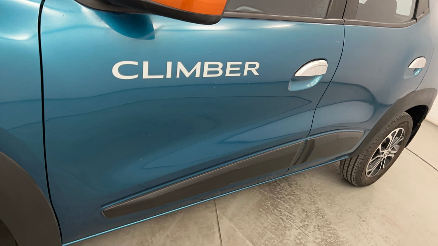 Used 2020 Renault Kwid CLIMBER 1.0 Opt Petrol Manual dents MINOR DENT