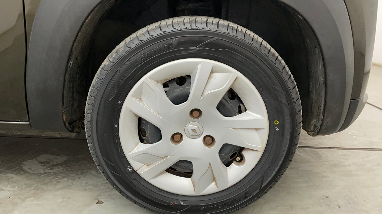 Used 2023 Renault Kwid RXT 1.0 Petrol Manual tyres RIGHT FRONT TYRE RIM VIEW