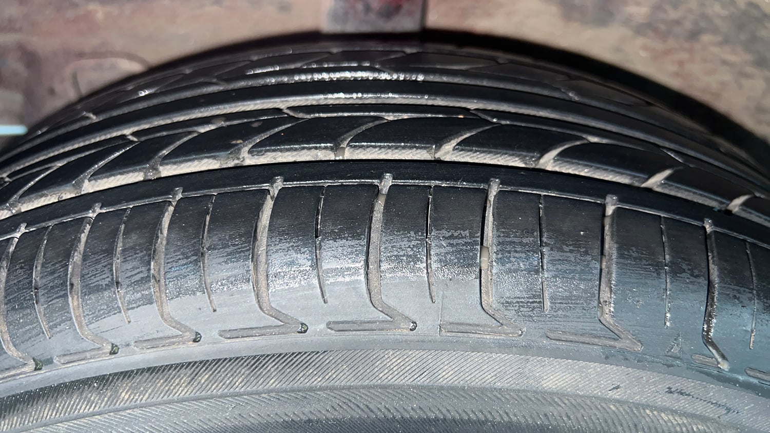 Used 2015 Hyundai Grand i10 Sportz 1.2 Kappa VTVT Petrol Manual tyres RIGHT REAR TYRE TREAD VIEW
