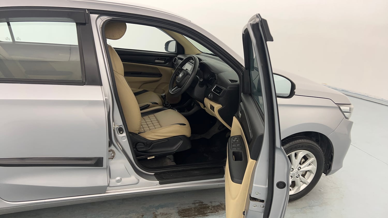 Used 2020 Honda Amaze 1.2 VX MT Petrol Petrol Manual interior RIGHT SIDE FRONT DOOR CABIN VIEW