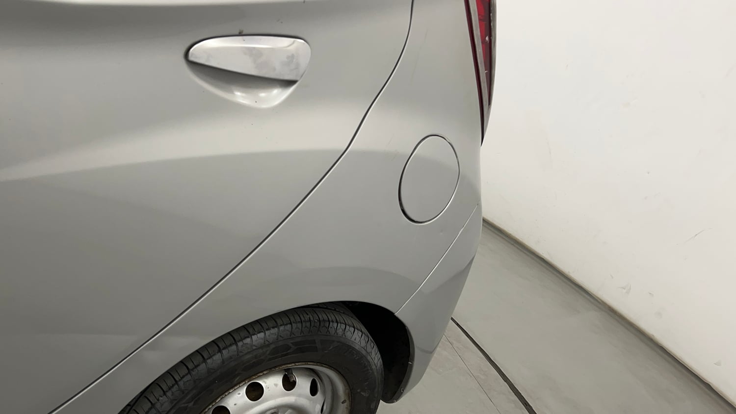 Used 2018 Hyundai Eon Era + Petrol Manual dents MINOR DENT