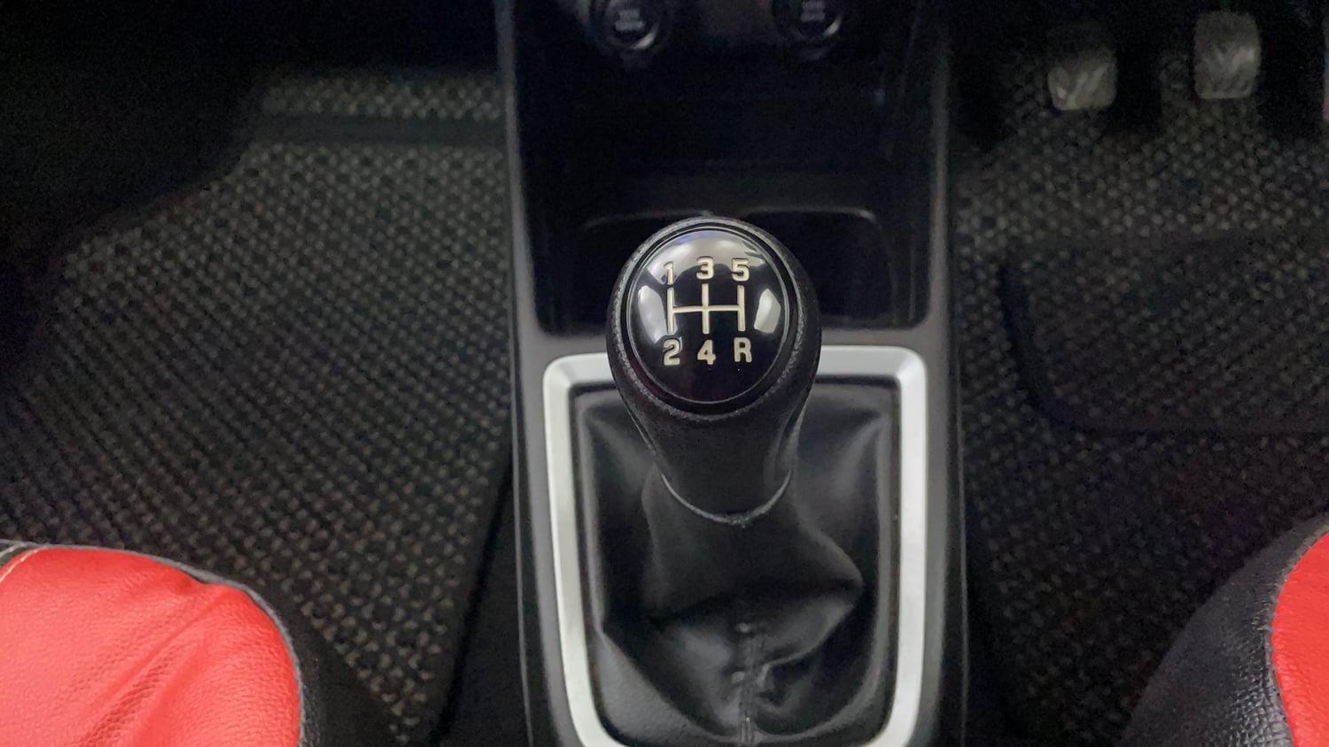 Used 2020 Maruti Suzuki Swift VXi Petrol Manual interior GEAR  KNOB VIEW