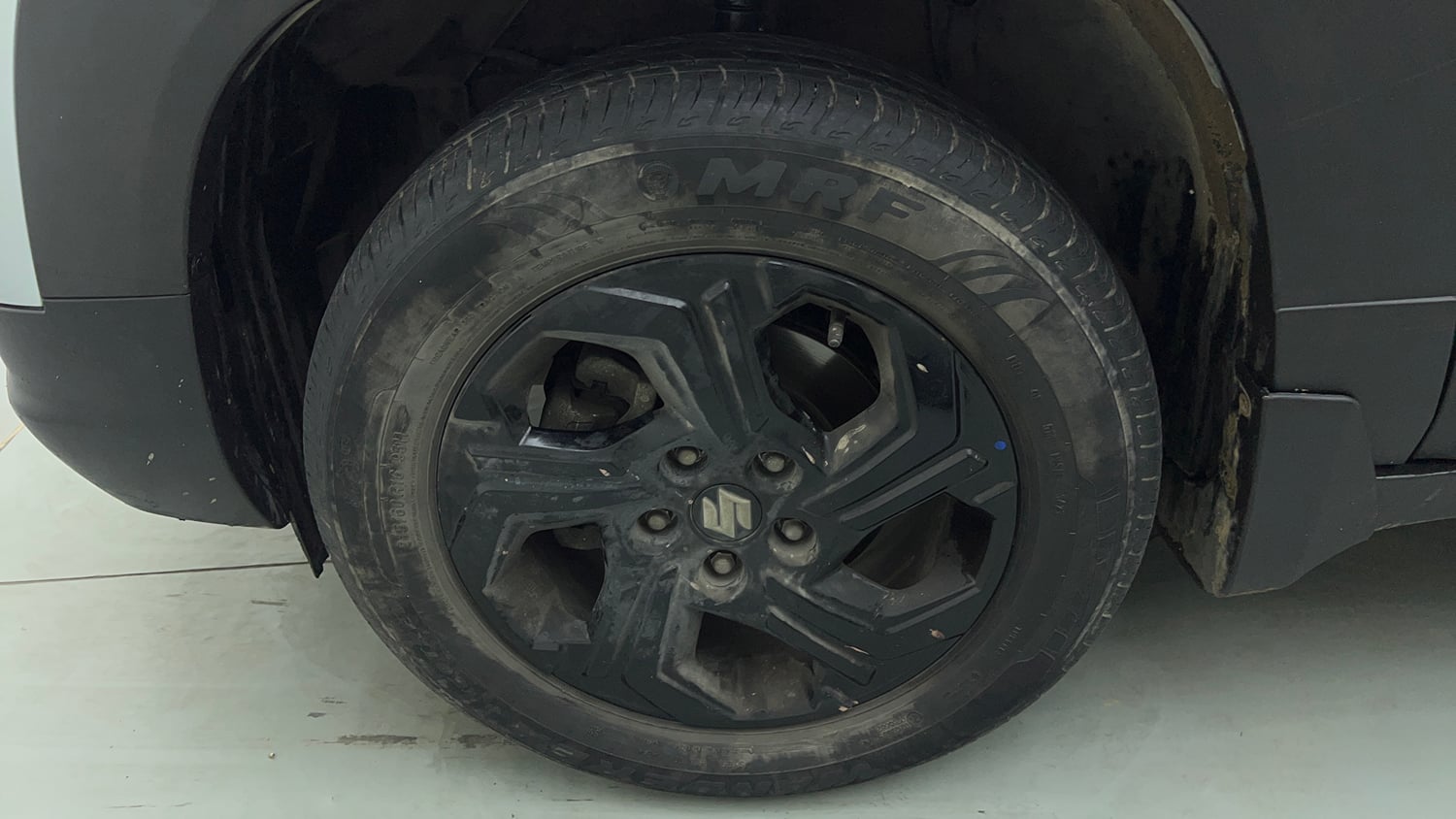 Used 2023 Maruti Suzuki Brezza ZXi AT Petrol Automatic tyres LEFT FRONT TYRE RIM VIEW
