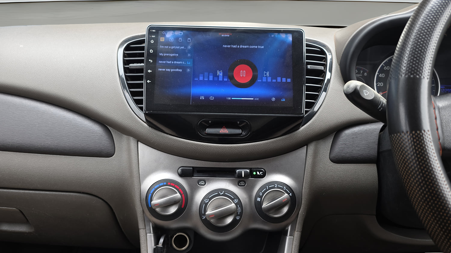 Used 2013 Hyundai i10 Era 1.1 iRDE2 Petrol Manual interior MUSIC SYSTEM & AC CONTROL VIEW